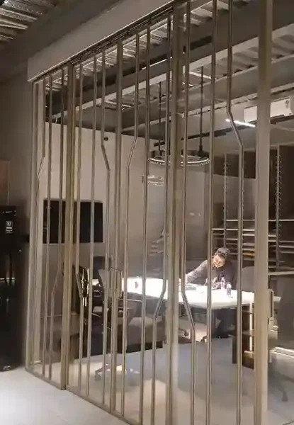Synchro Sliding Glass Partition (1)